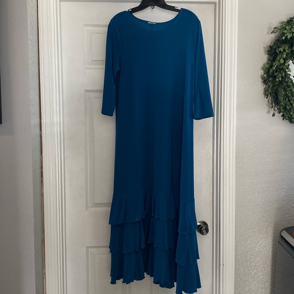 Long formal maxi dress- Ruffled bottom